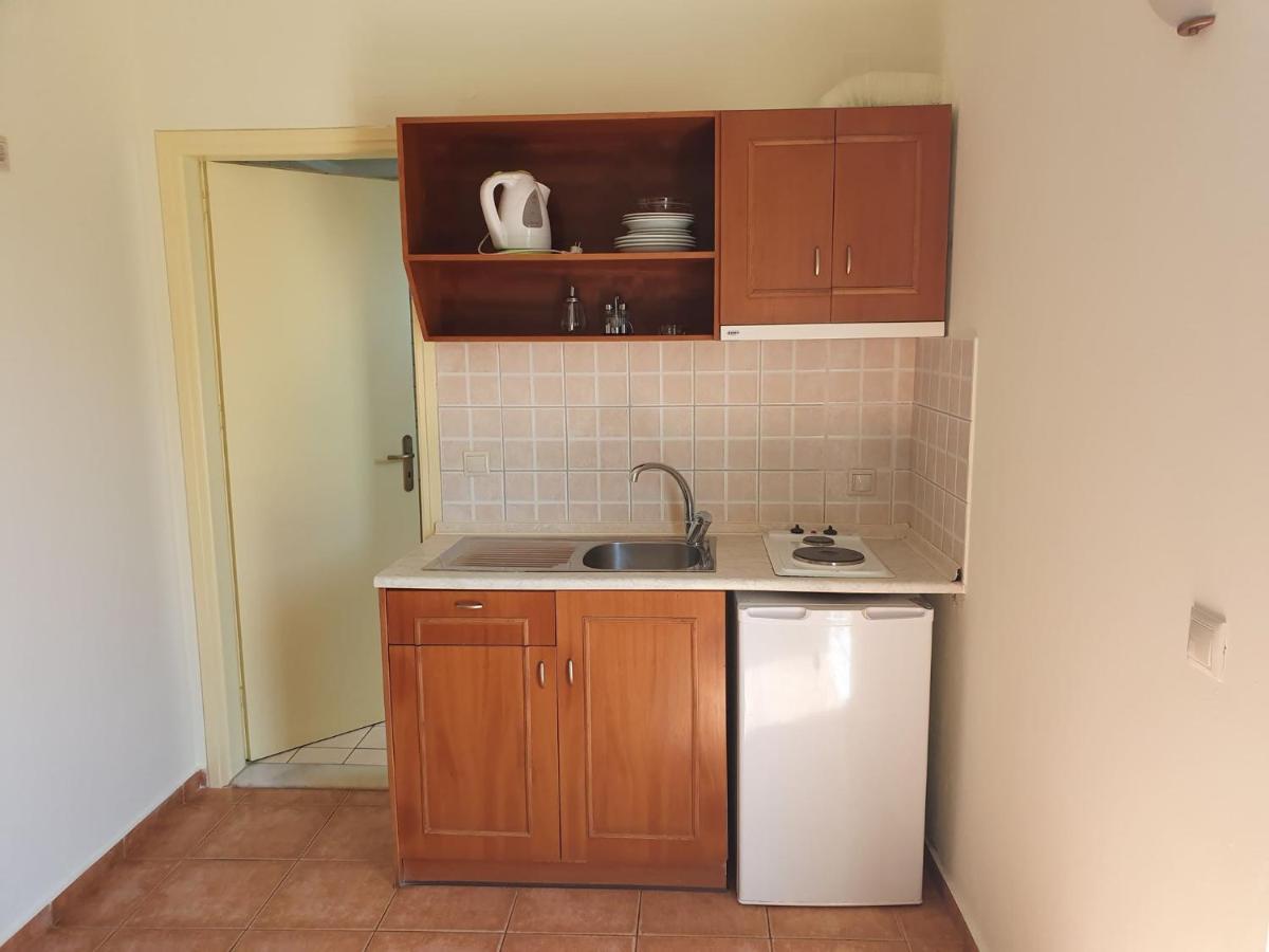 Sofia Studios & Apts Ayía Marína Екстериор снимка