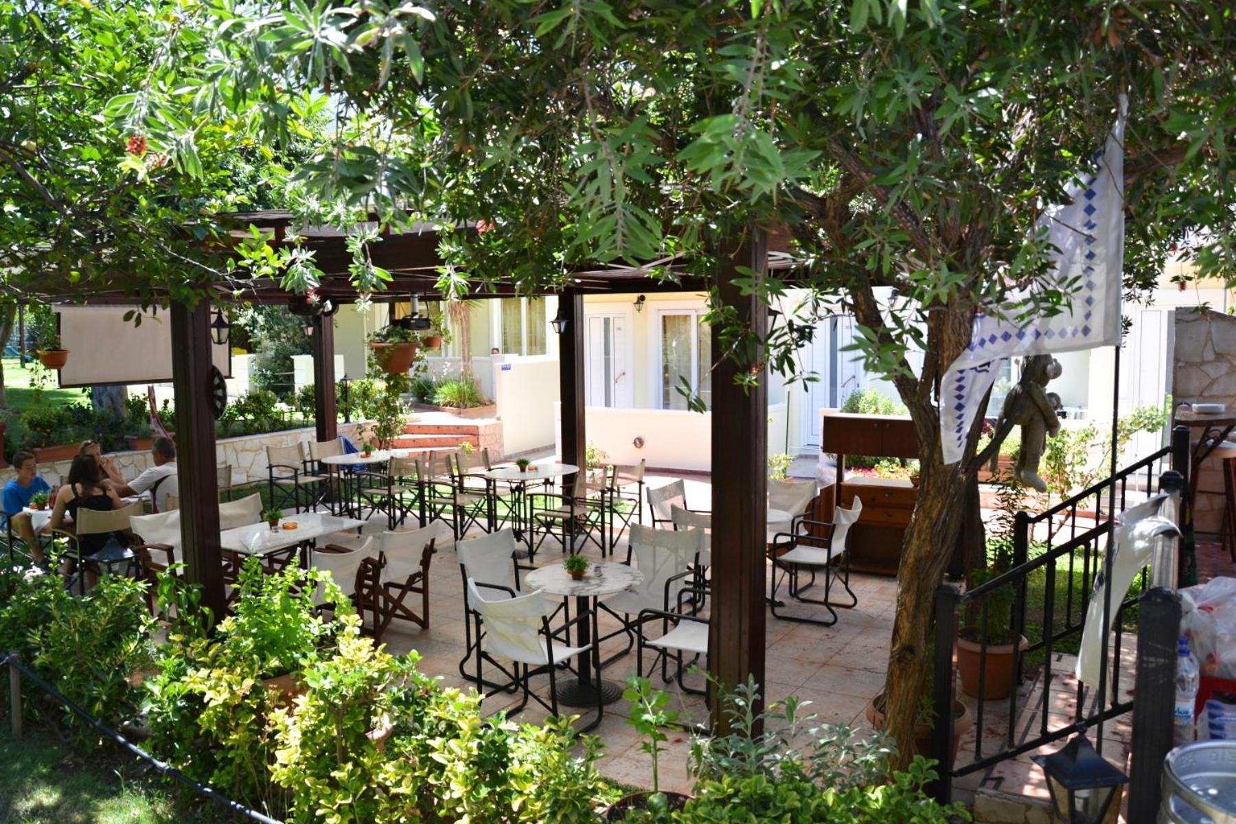 Sofia Studios & Apts Ayía Marína Екстериор снимка