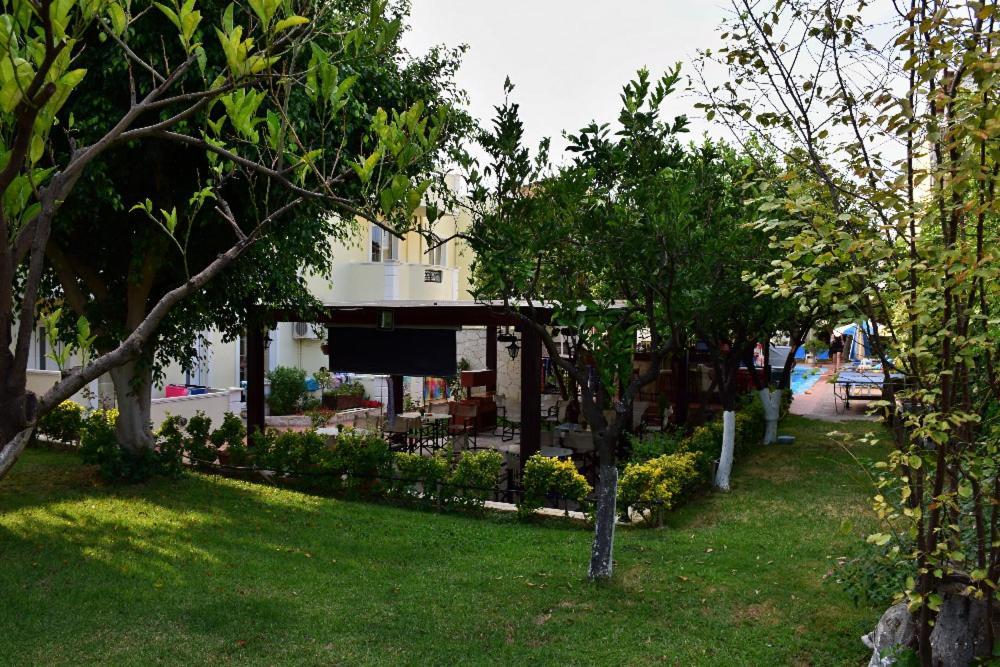 Sofia Studios & Apts Ayía Marína Екстериор снимка
